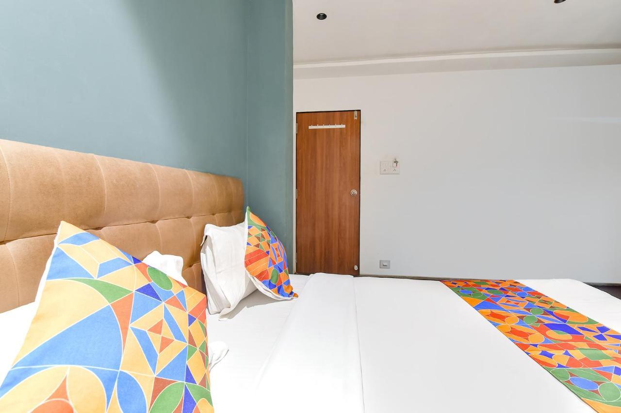 Fabhotel Nidhivan, Udhna Junction Surat Exteriör bild