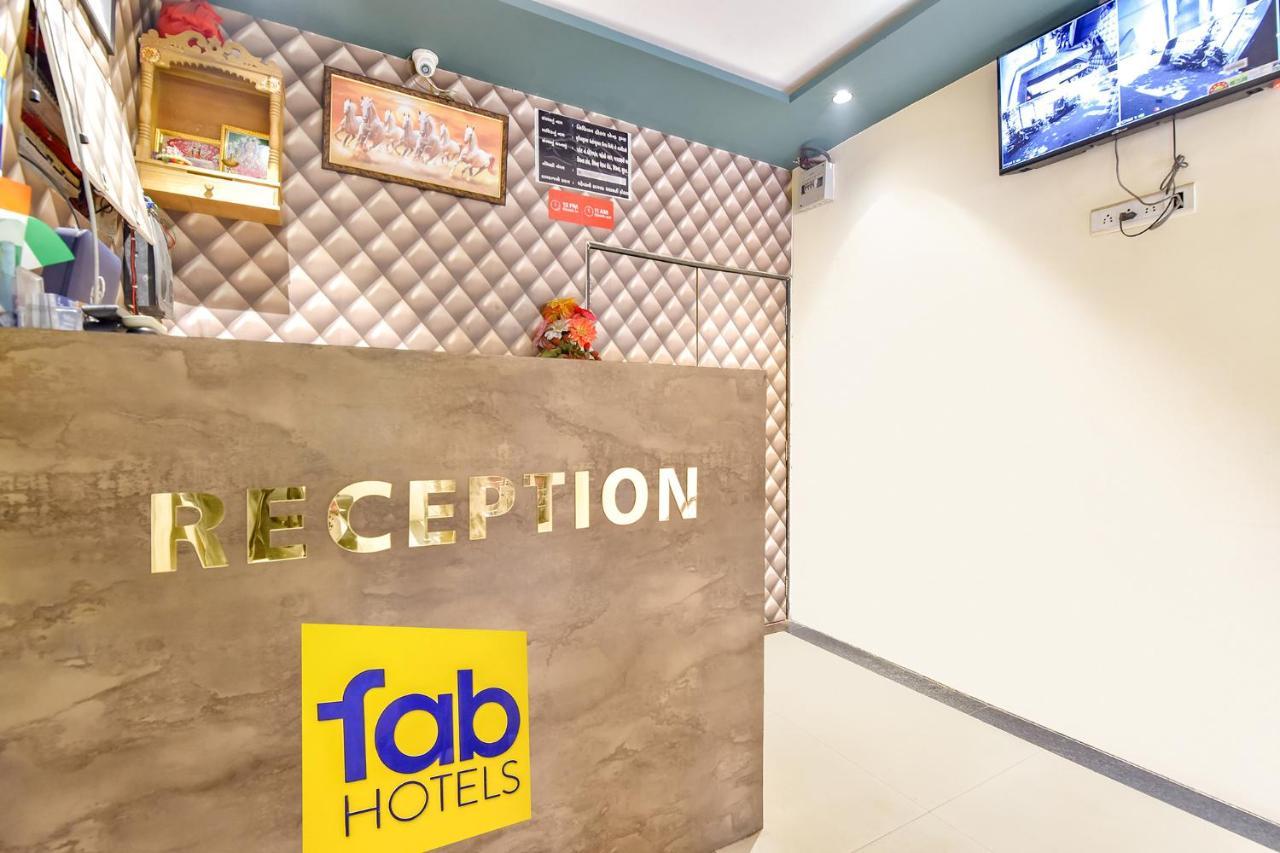 Fabhotel Nidhivan, Udhna Junction Surat Exteriör bild